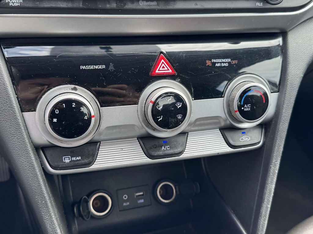 Used 2019 Hyundai Elantra SE w/ Cargo Package FWD image 31