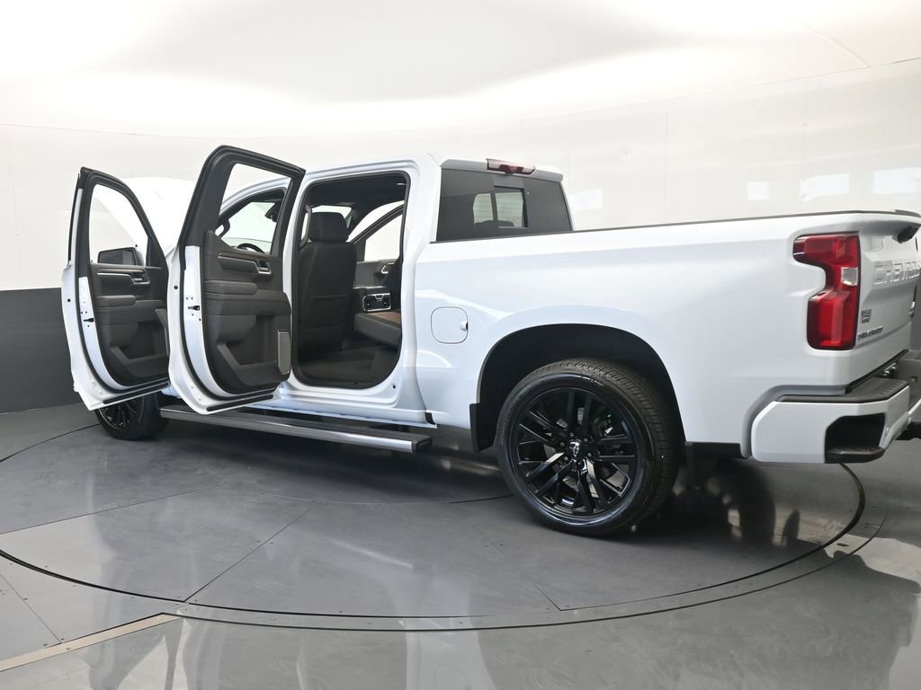 Used 2026 Chevrolet Silverado 1500 High Country w/ Technology Package AWD/4WD image 92