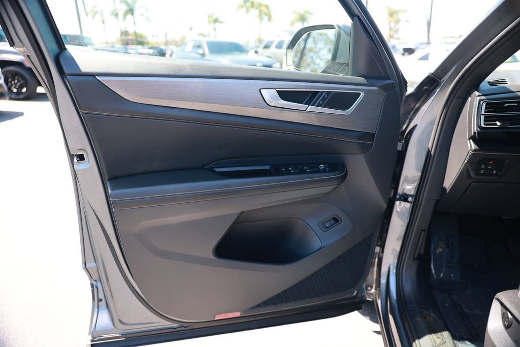 Used 2024 Volkswagen Atlas Cross Sport SE FWD image 17