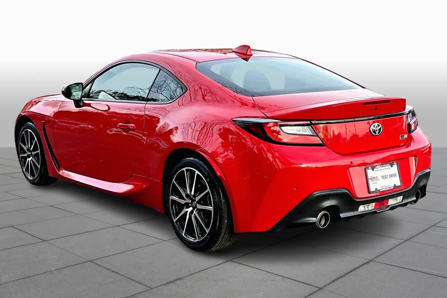 Used 2023 Toyota GR86 RWD image 10