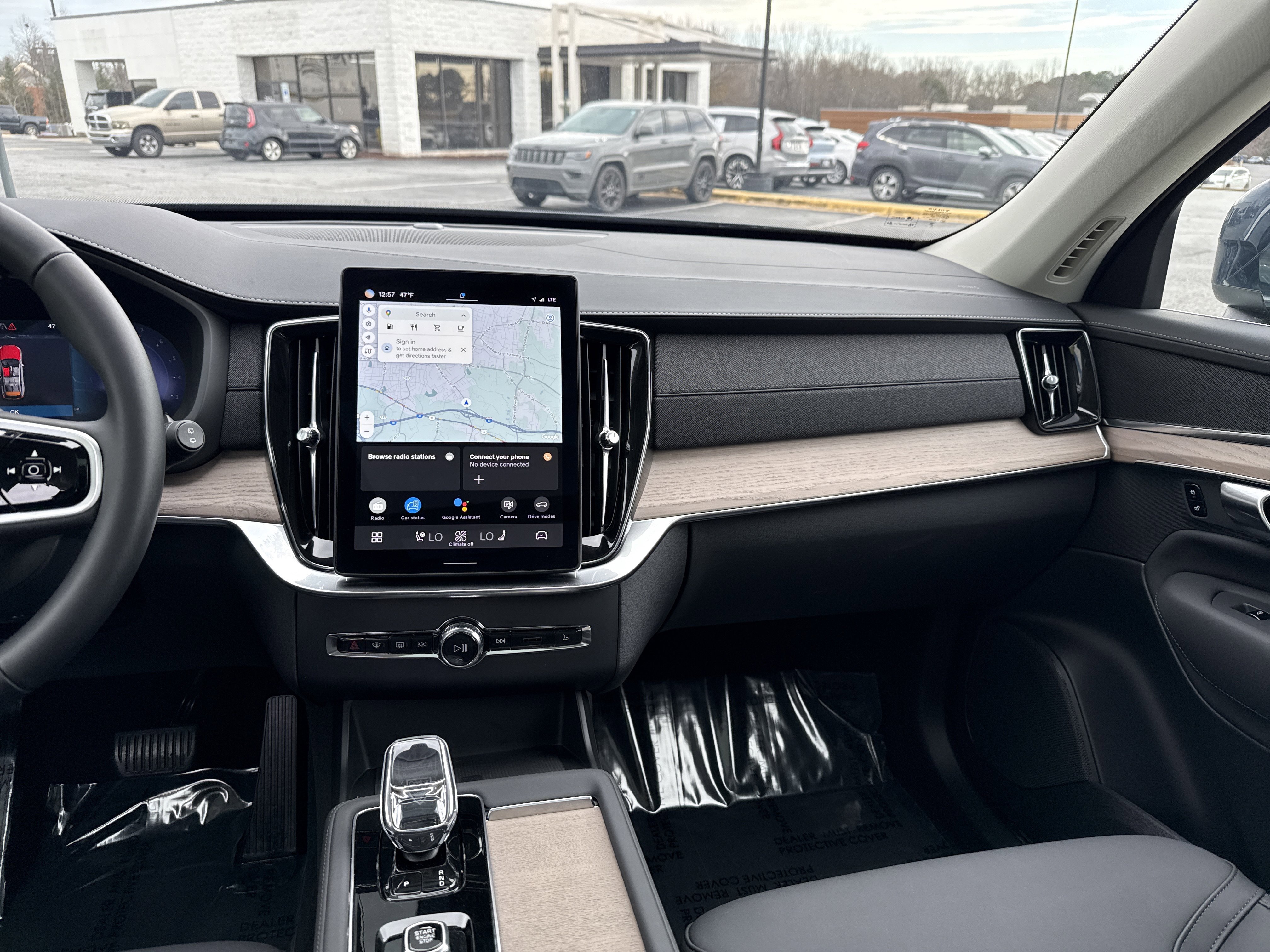 Used 2025 Volvo XC90 B6 Plus image 30