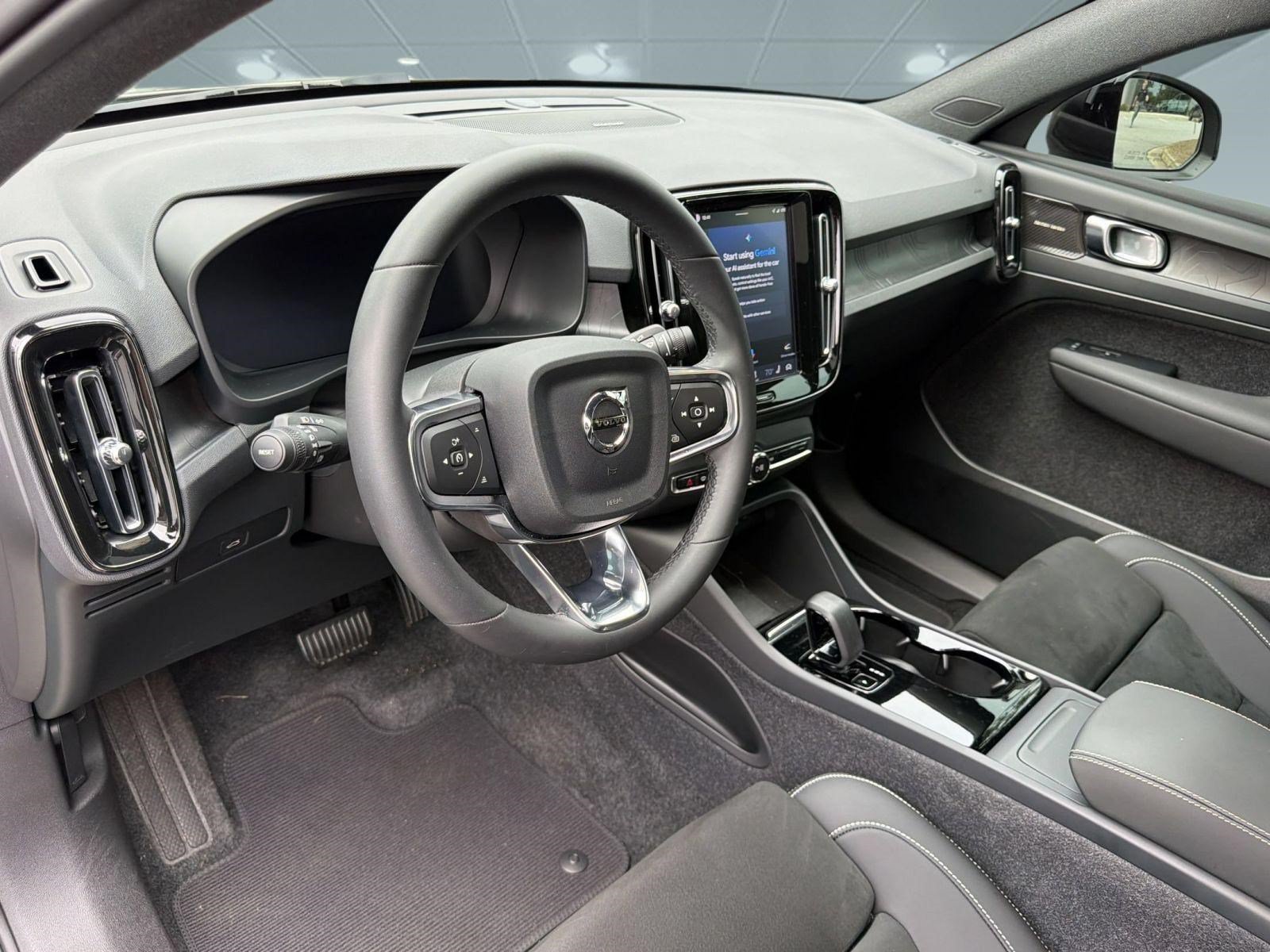 Certified 2023 Volvo C40 P8 Recharge Ultimate w/ Protection Package Premier AWD/4WD image 4