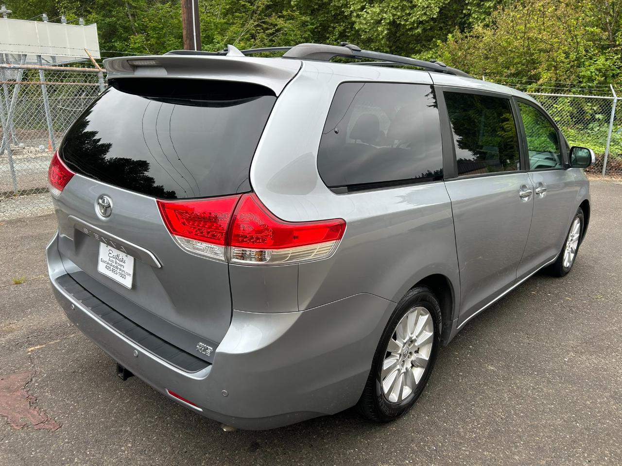 Used 2011 Toyota Sienna XLE w/ Premium Pkg AWD/4WD image 5