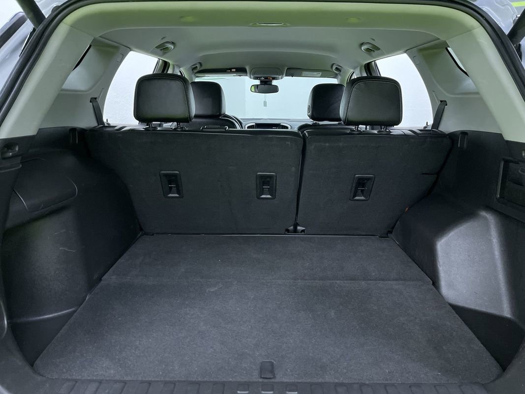 Used 2024 GMC Terrain SLT image 28