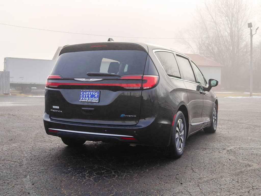 Used 2023 Chrysler Pacifica Limited FWD image 6