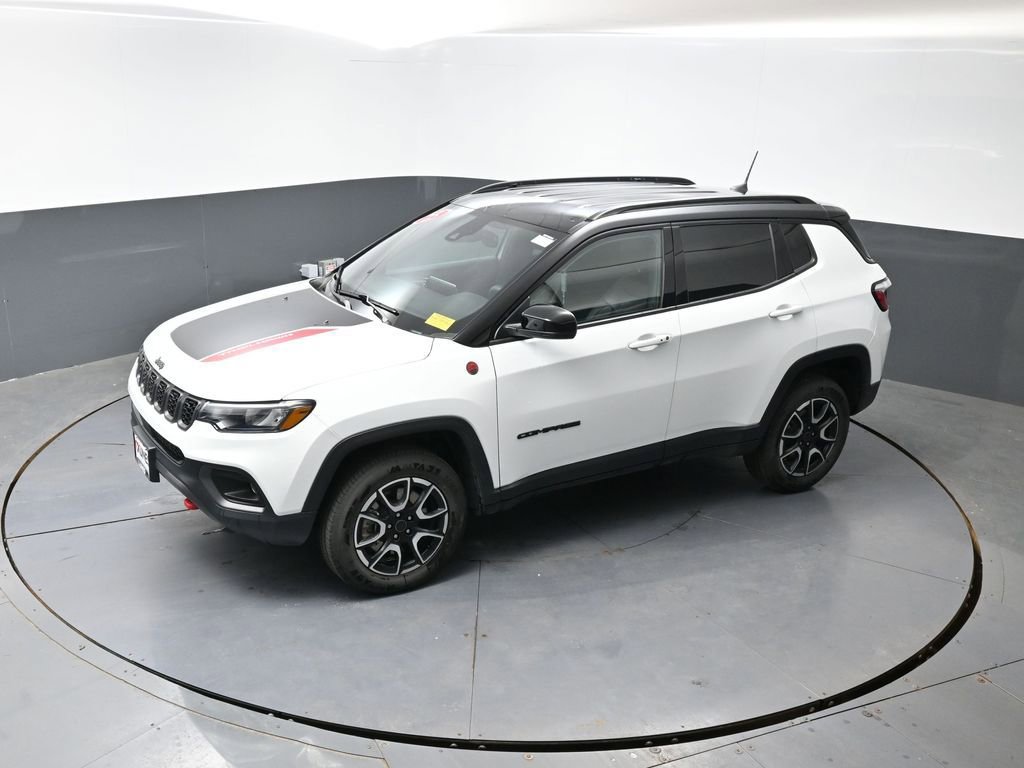 Used 2025 Jeep Compass Trailhawk AWD/4WD image 44