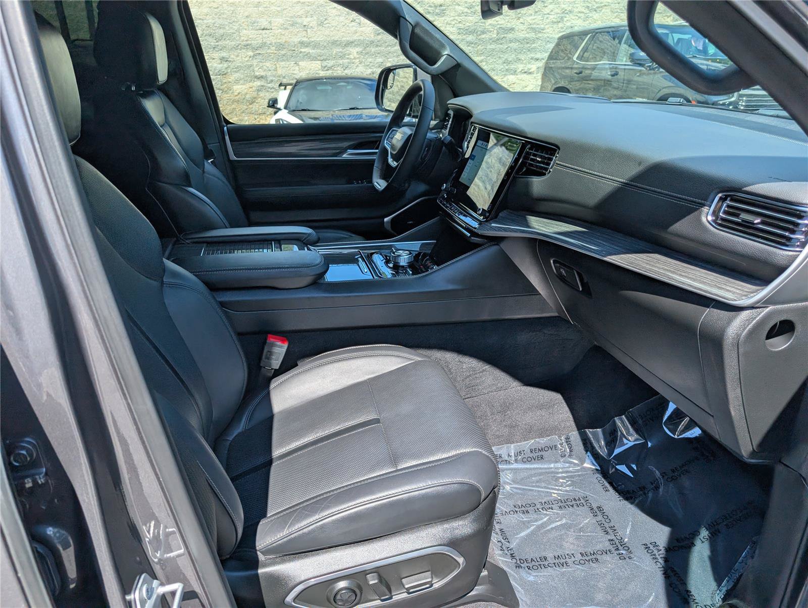 Used 2022 Jeep Wagoneer Series III AWD/4WD image 10
