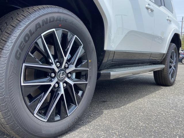 New 2026 Lexus GX 550 w/ Cold Area Package AWD/4WD image 9