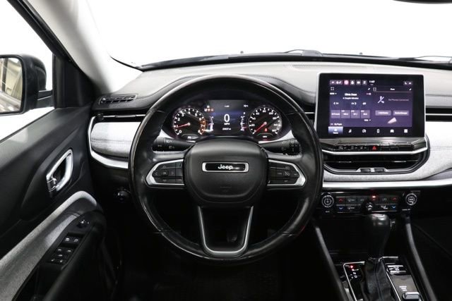 Used 2022 Jeep Compass Latitude w/ Sun and Sound Group AWD/4WD image 13
