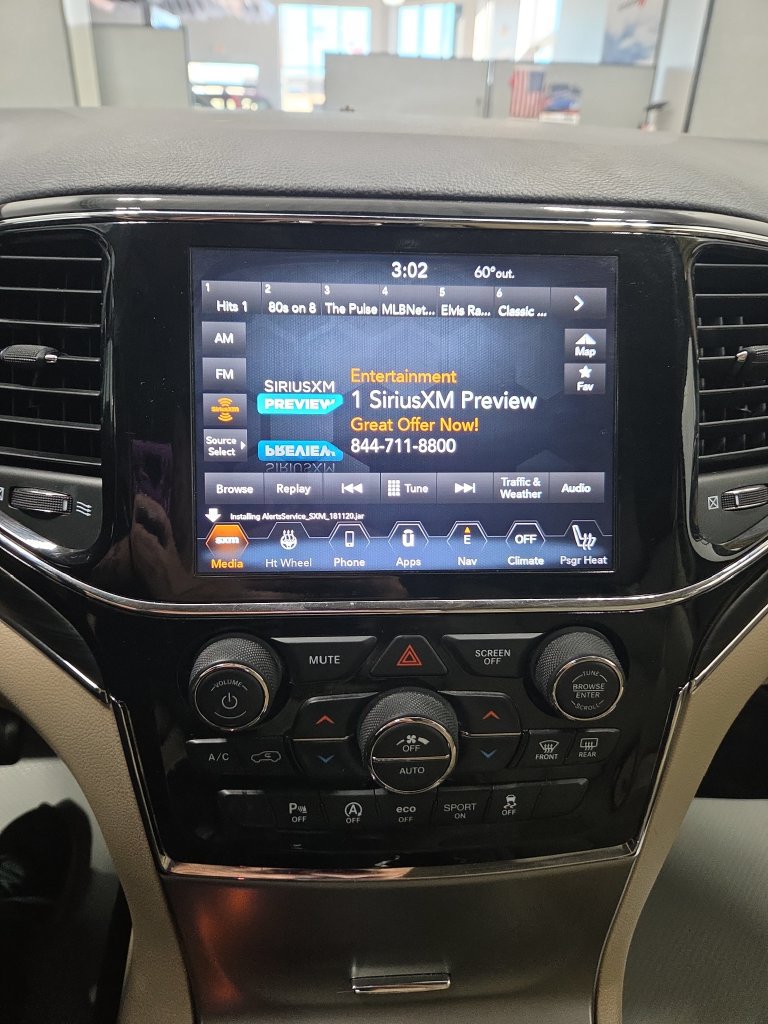 Used 2019 Jeep Grand Cherokee Limited AWD/4WD image 6