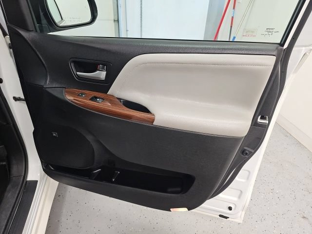 Used 2017 Toyota Sienna Limited Premium AWD/4WD image 41