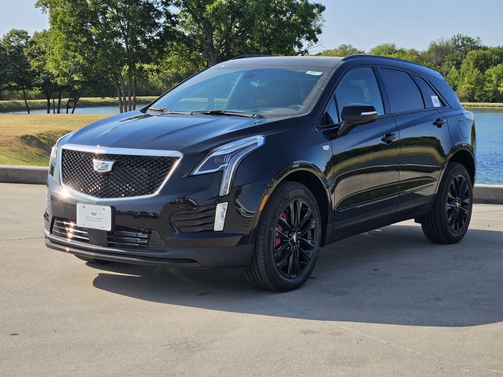 New 2026 Cadillac XT5 Sportv w/ LPO, Onyx Lite Package AWD/4WD image 2