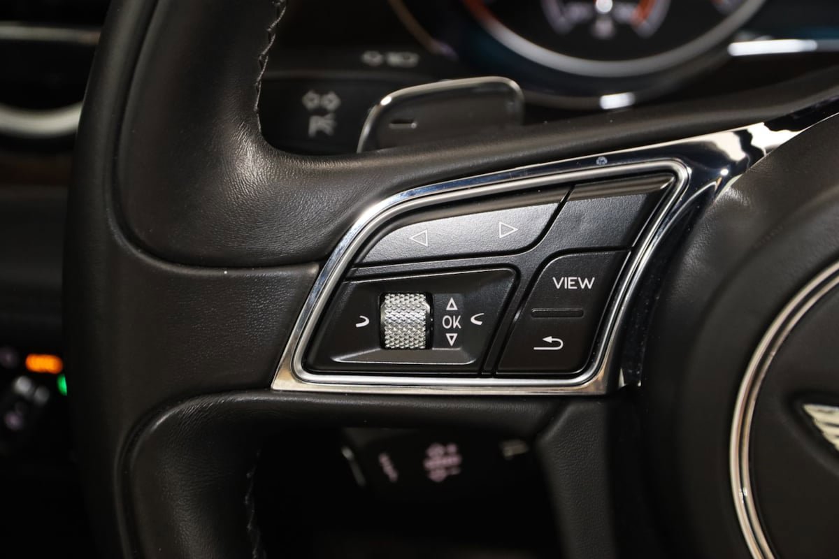 Used 2019 Bentley Bentayga image 49