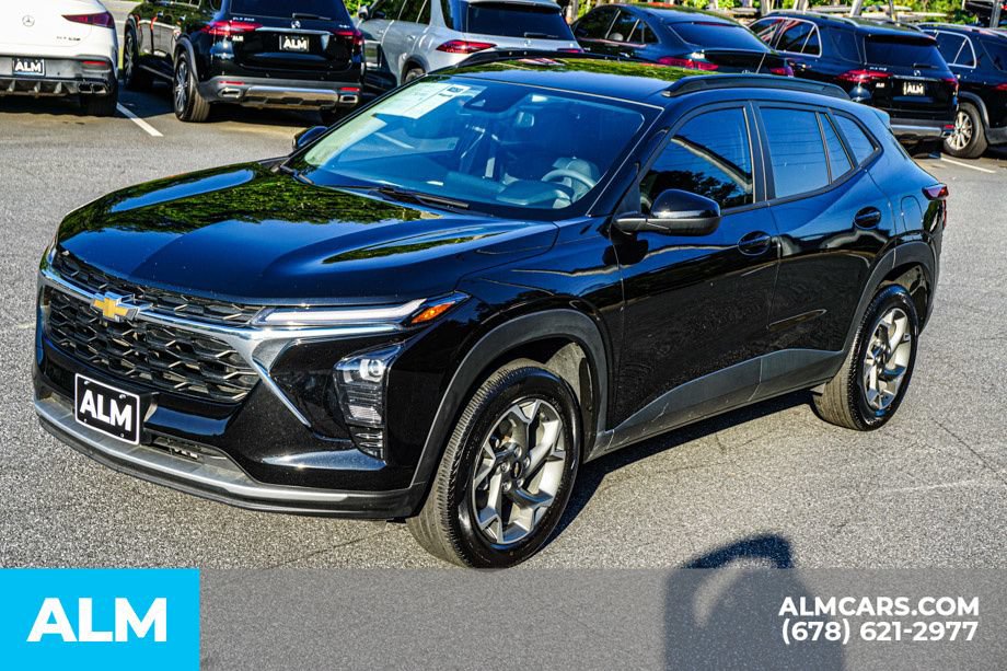 Used 2025 Chevrolet Trax LT FWD image 14