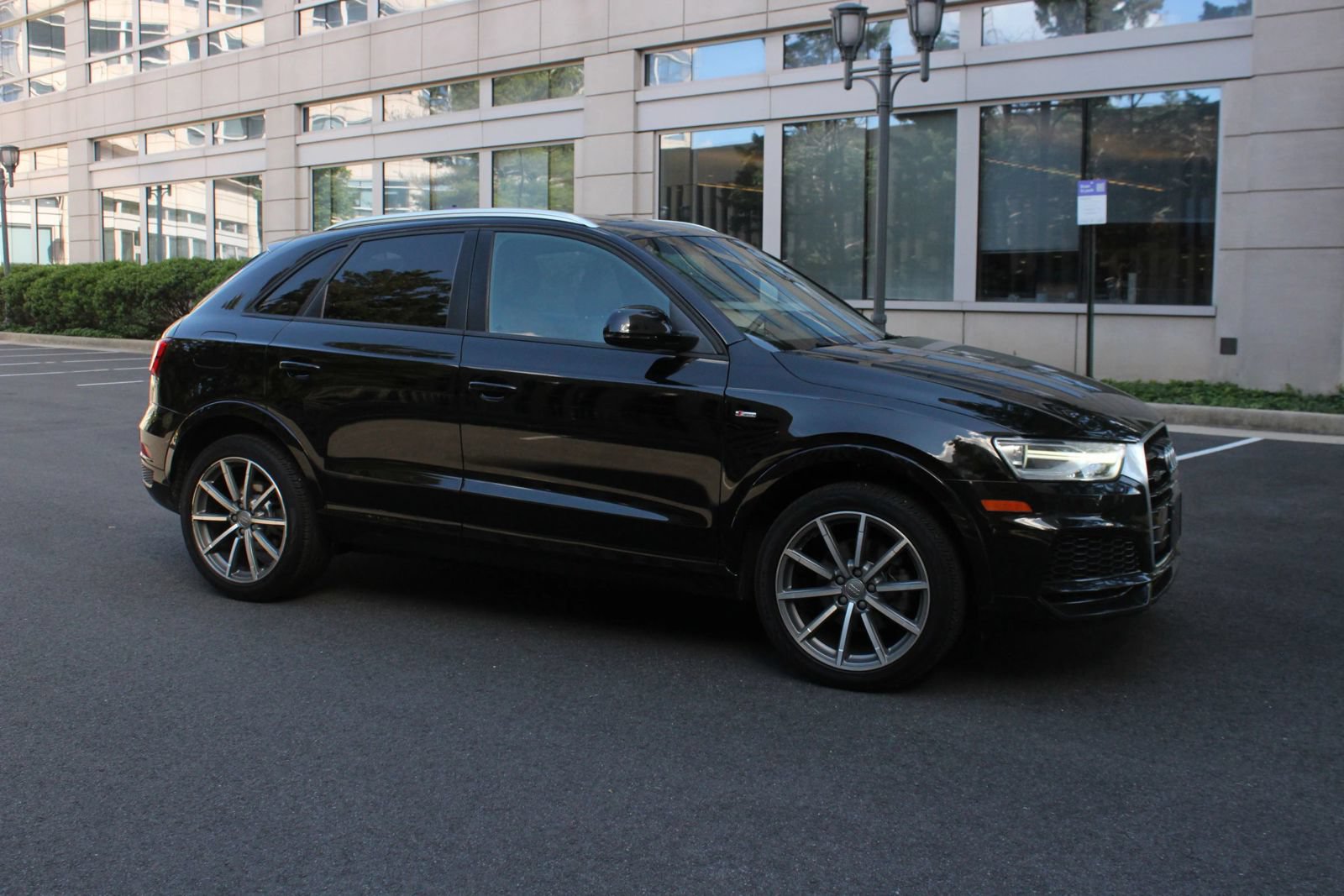 Used 2018 Audi Q3 2.0T Premium AWD/4WD image 2