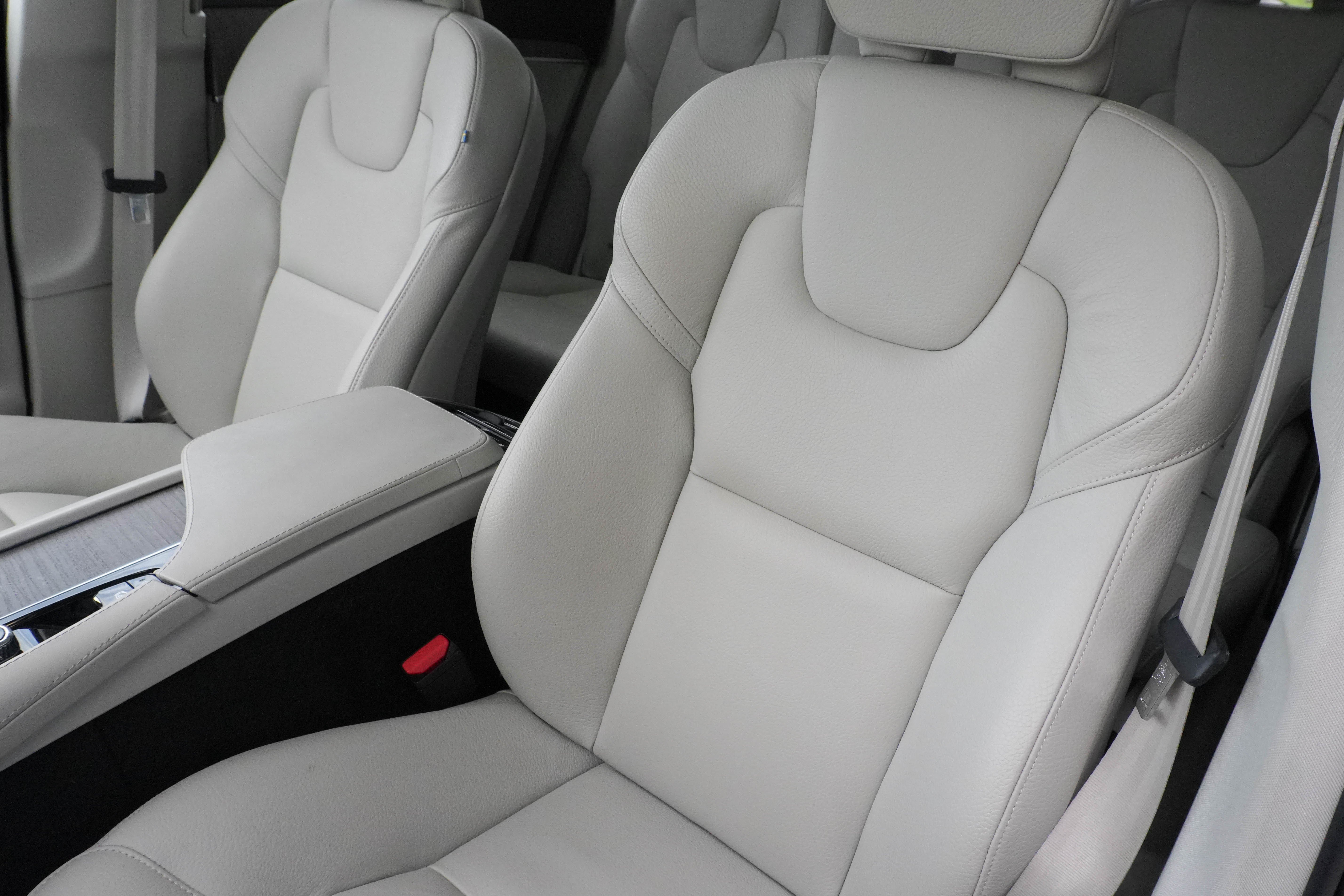 Used 2023 Volvo XC90 B6 Plus w/ Protection Package Premier AWD/4WD image 14