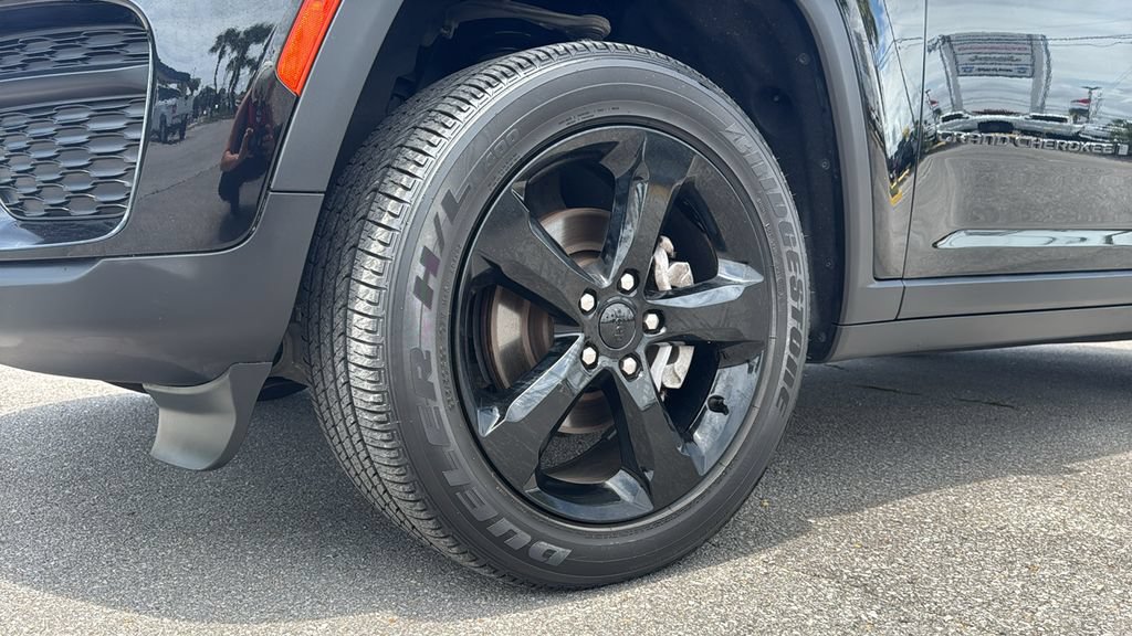 Used 2023 Jeep Grand Cherokee Altitude AWD/4WD image 10
