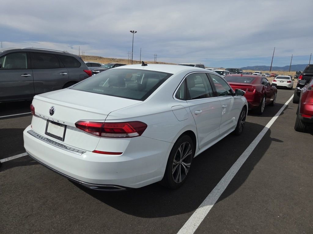 Used 2021 Volkswagen Passat 2.0T SE FWD image 2