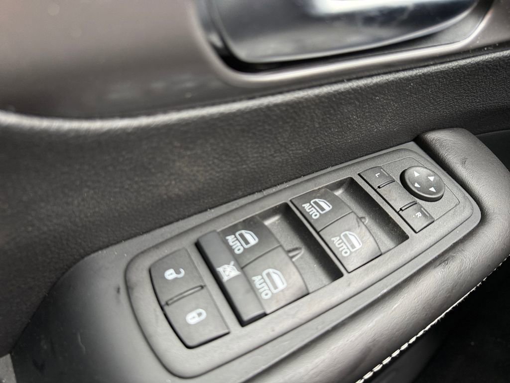 New 2026 Chrysler Pacifica Select FWD image 28