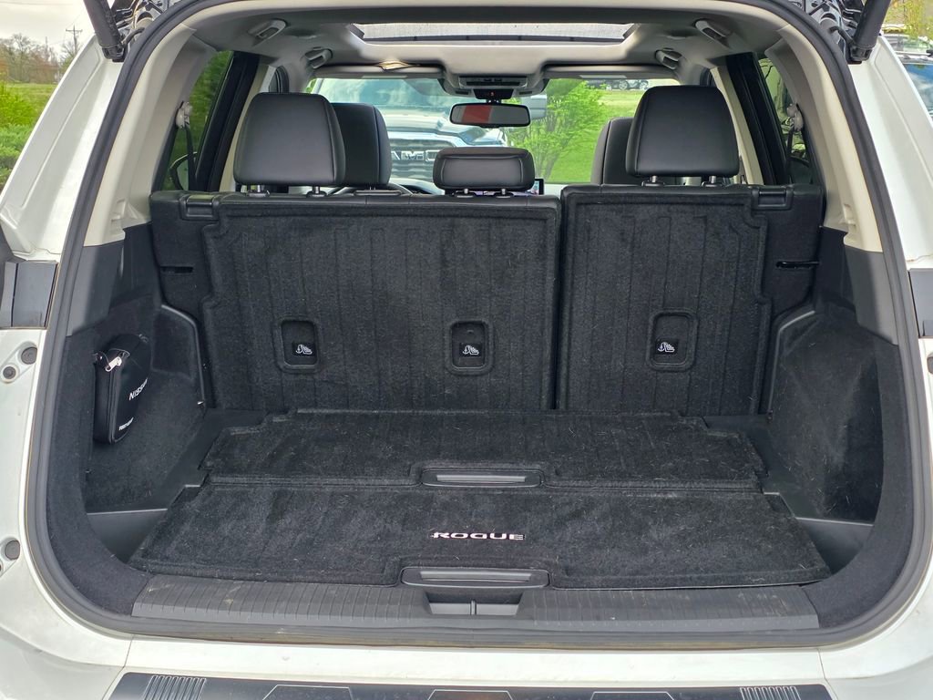 Used 2025 Nissan Rogue SL w/ Tech Package image 39