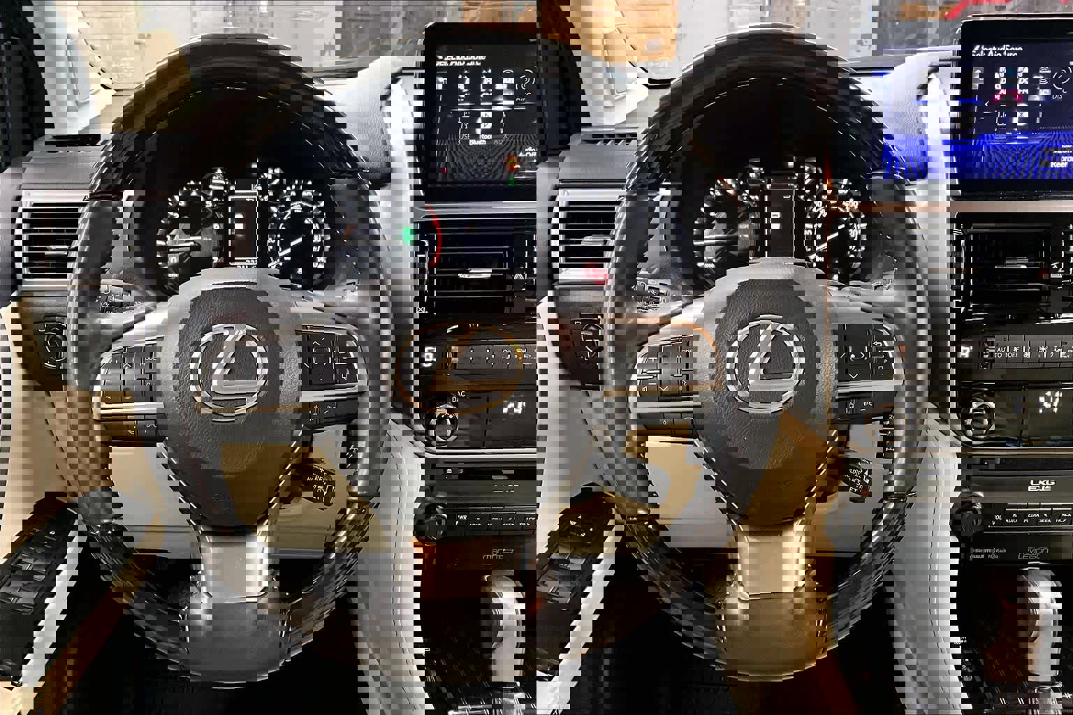 Used 2023 Lexus GX 460 Premium w/ Accessory Package image 6