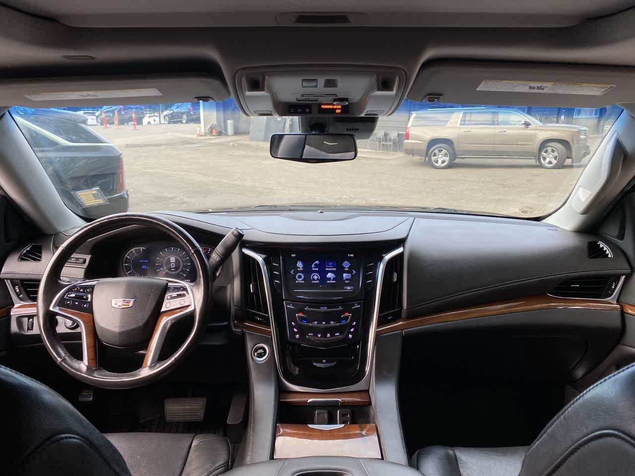 Used 2019 Cadillac Escalade ESV Luxury AWD/4WD image 12