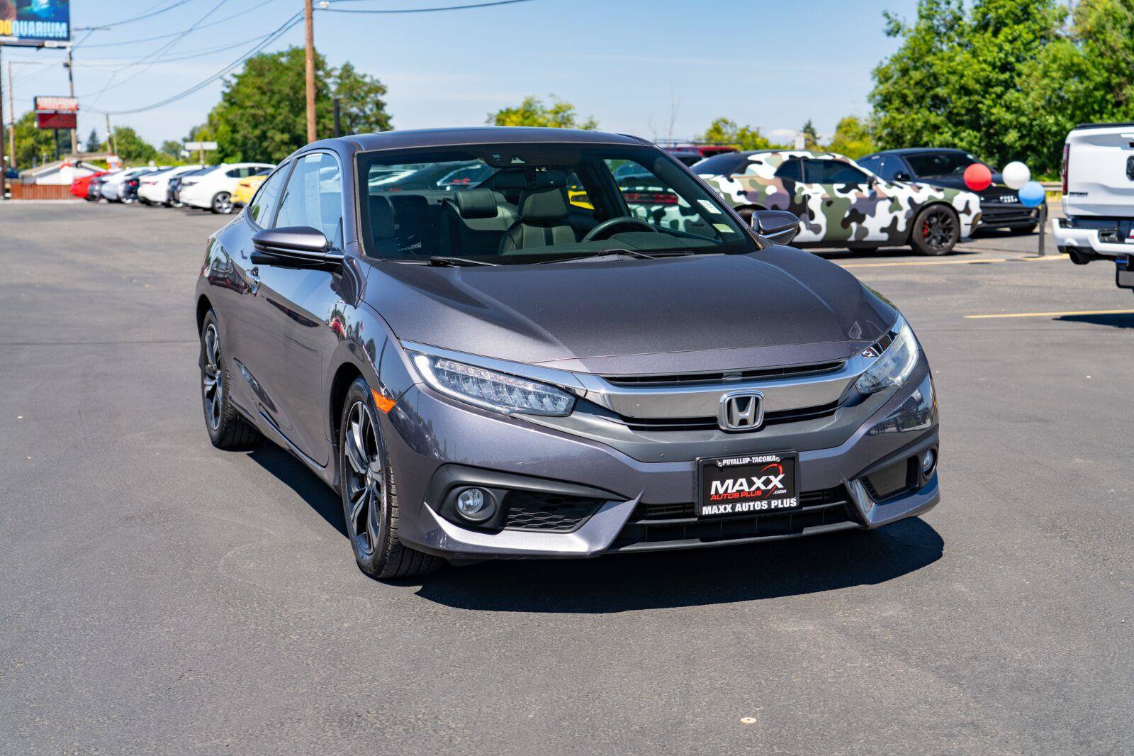 Used 2017 Honda Civic Touring image 2