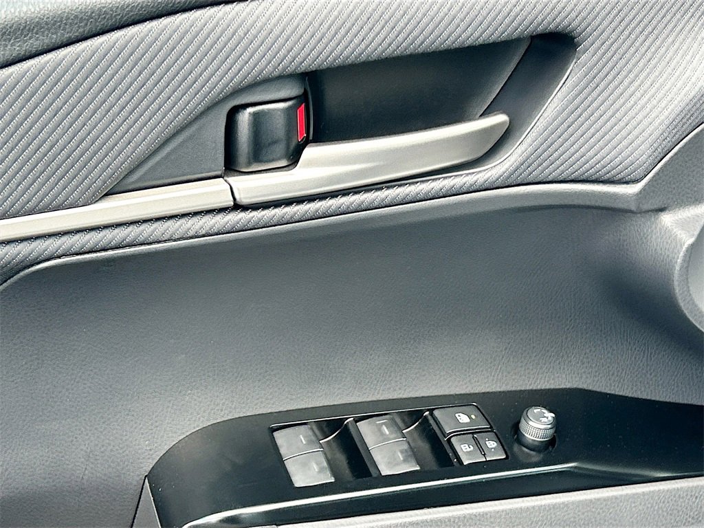 New 2025 Toyota Camry SE image 18