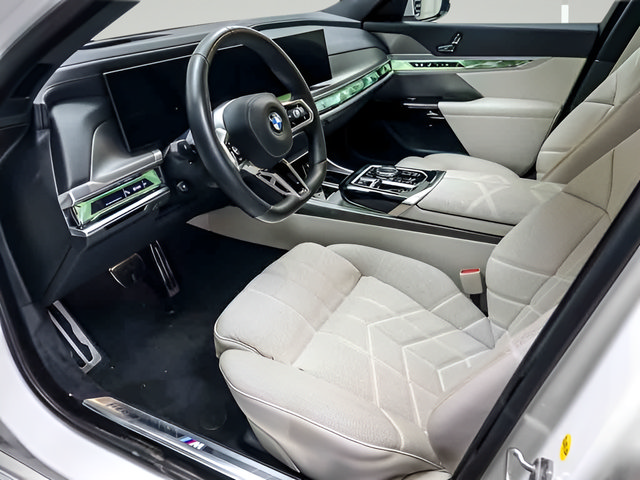 Used 2023 BMW 760i xDrive AWD/4WD image 10