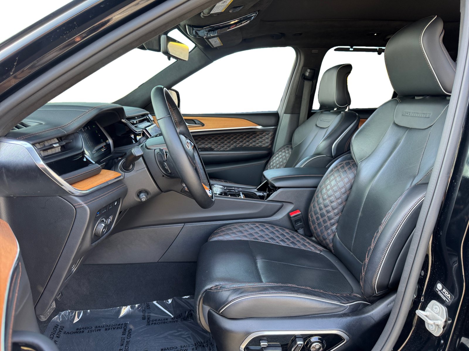 Used 2023 Jeep Grand Cherokee Summit AWD/4WD image 9