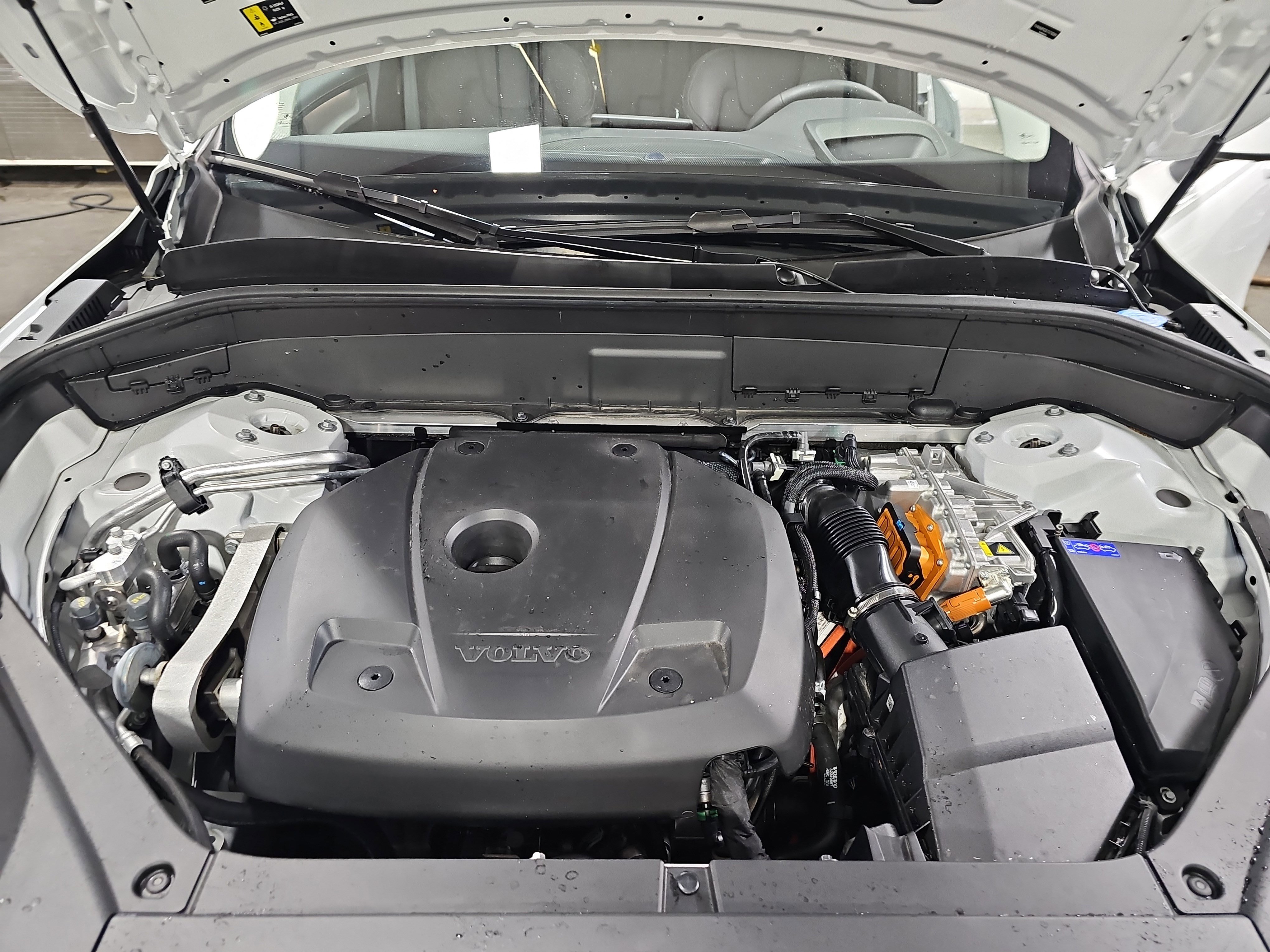 Used 2025 Volvo XC90 T8 Ultra w/ Protection Package Premier image 32