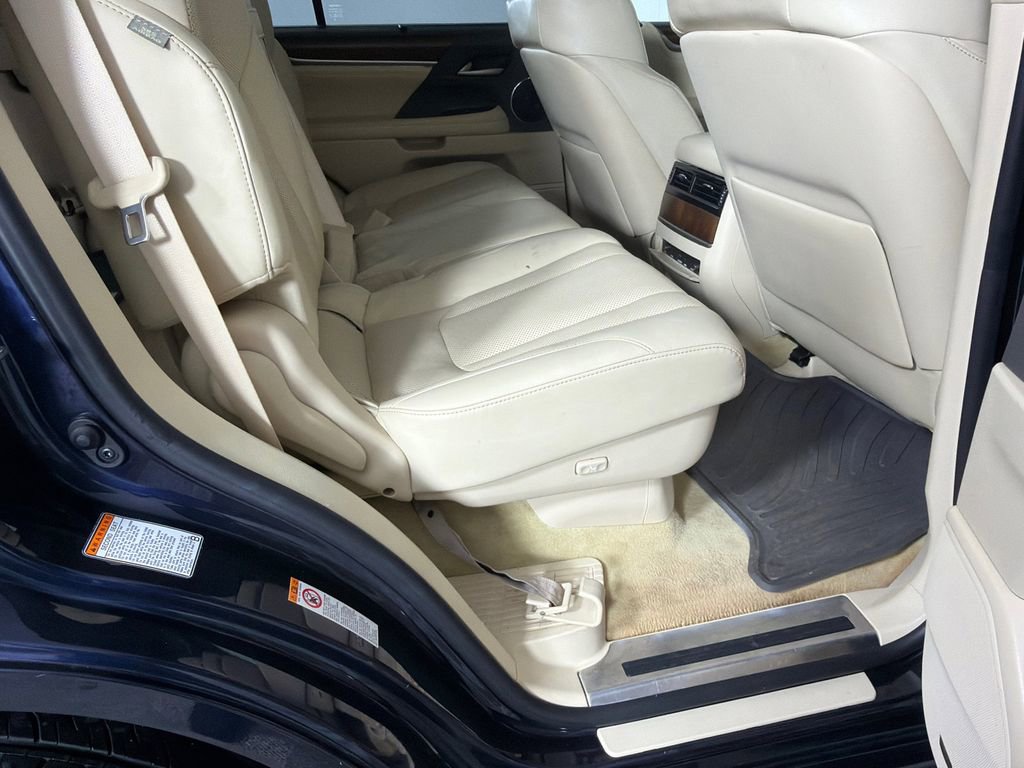 Used 2019 Lexus LX 570 4WD w/ Luxury Package image 17