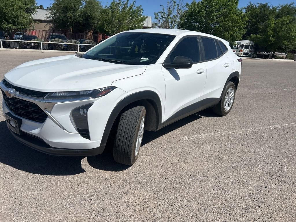 Used 2024 Chevrolet Trax LS FWD image 4