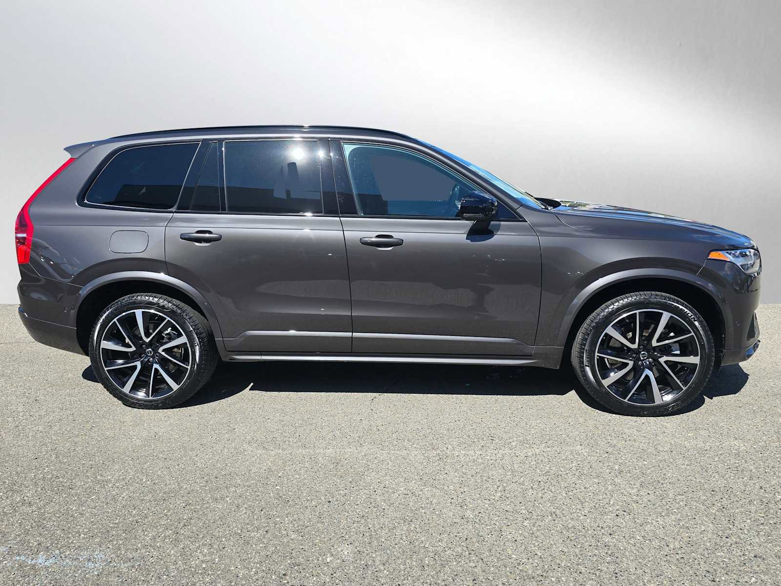 Certified 2023 Volvo XC90 T8 Ultimate AWD/4WD image 3