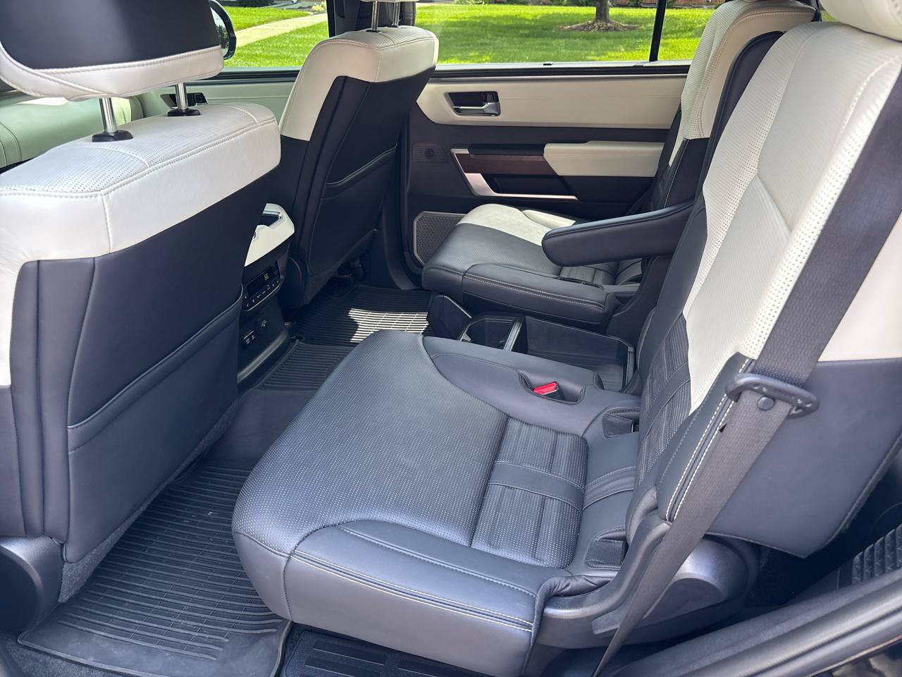Used 2024 Toyota Sequoia Capstone AWD/4WD image 13