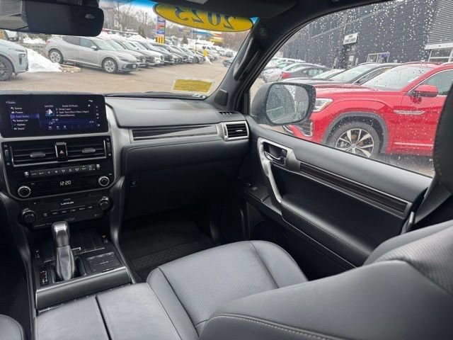 Used 2023 Lexus GX 460 Premium w/ Accessory Package AWD/4WD image 36