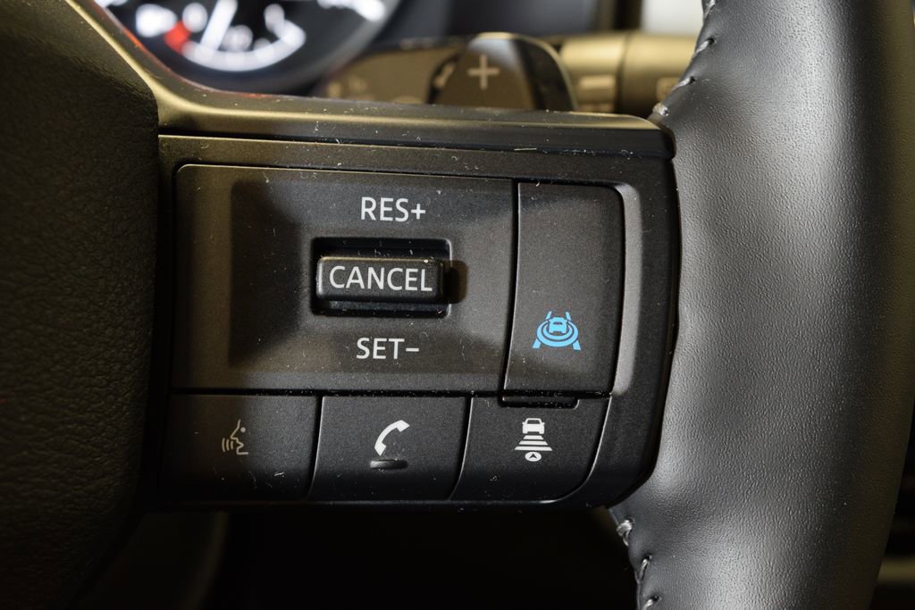 Used 2025 Nissan Rogue SV AWD/4WD image 19