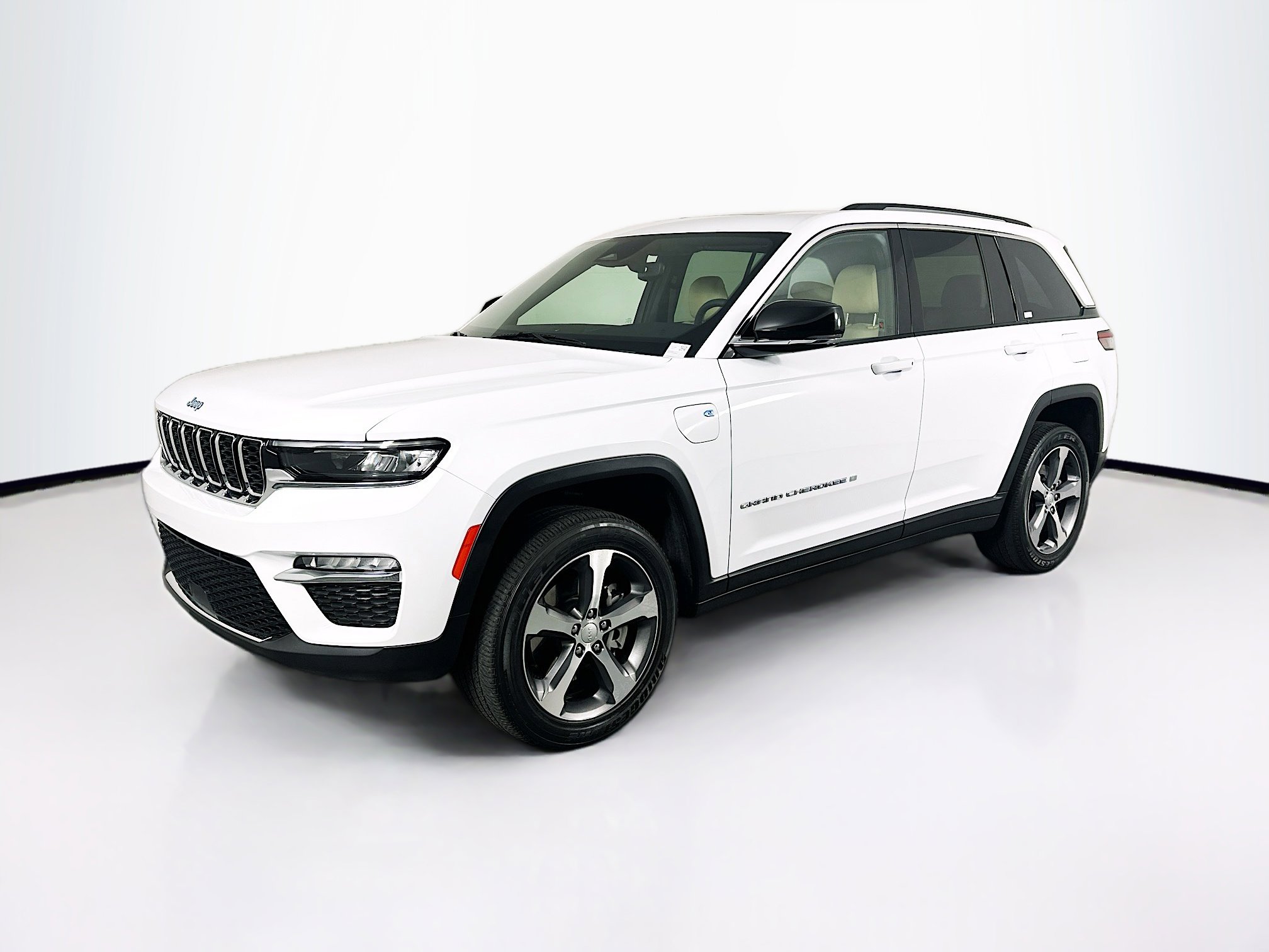 Used 2023 Jeep Grand Cherokee 4WD 4xe w/ Luxury Tech Group II image 3