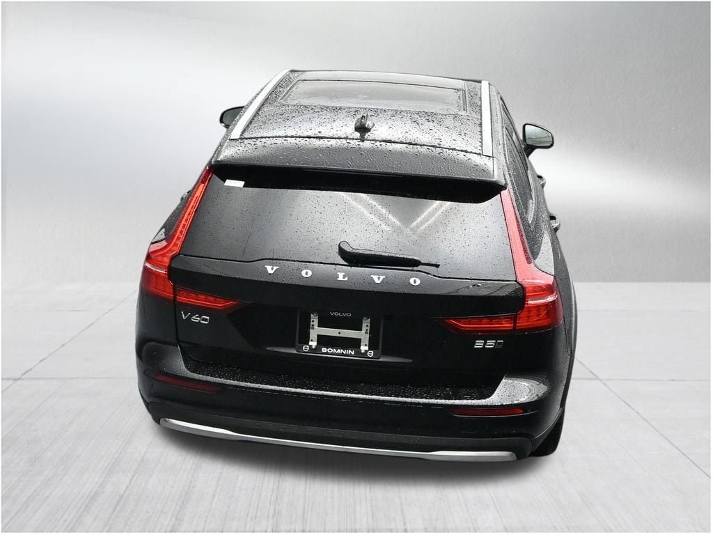 New 2026 Volvo V60 B5 Cross Country Plus AWD/4WD image 16