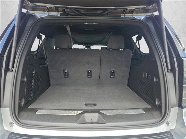 Used 2025 Chevrolet Suburban RST w/ Comfort Package RWD image 6