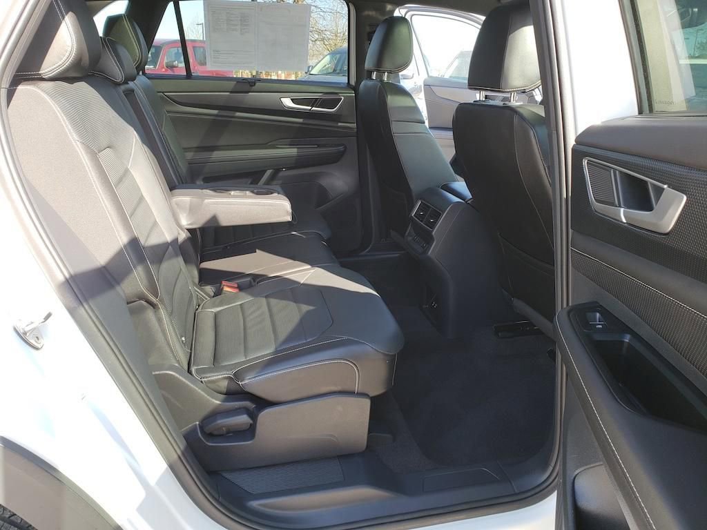 Used 2024 Volkswagen Atlas Cross Sport SEL image 33