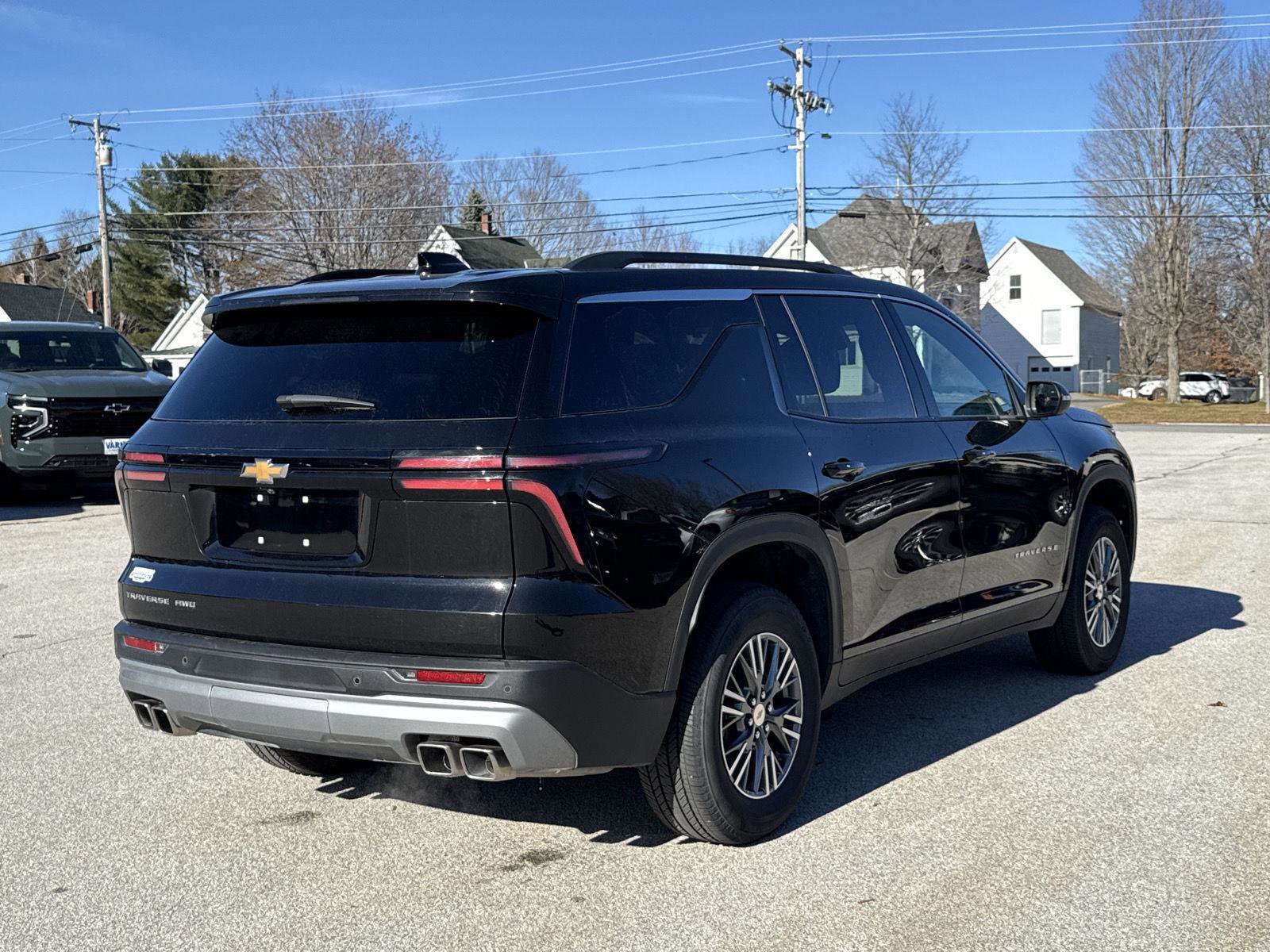 Used 2025 Chevrolet Traverse LT image 6