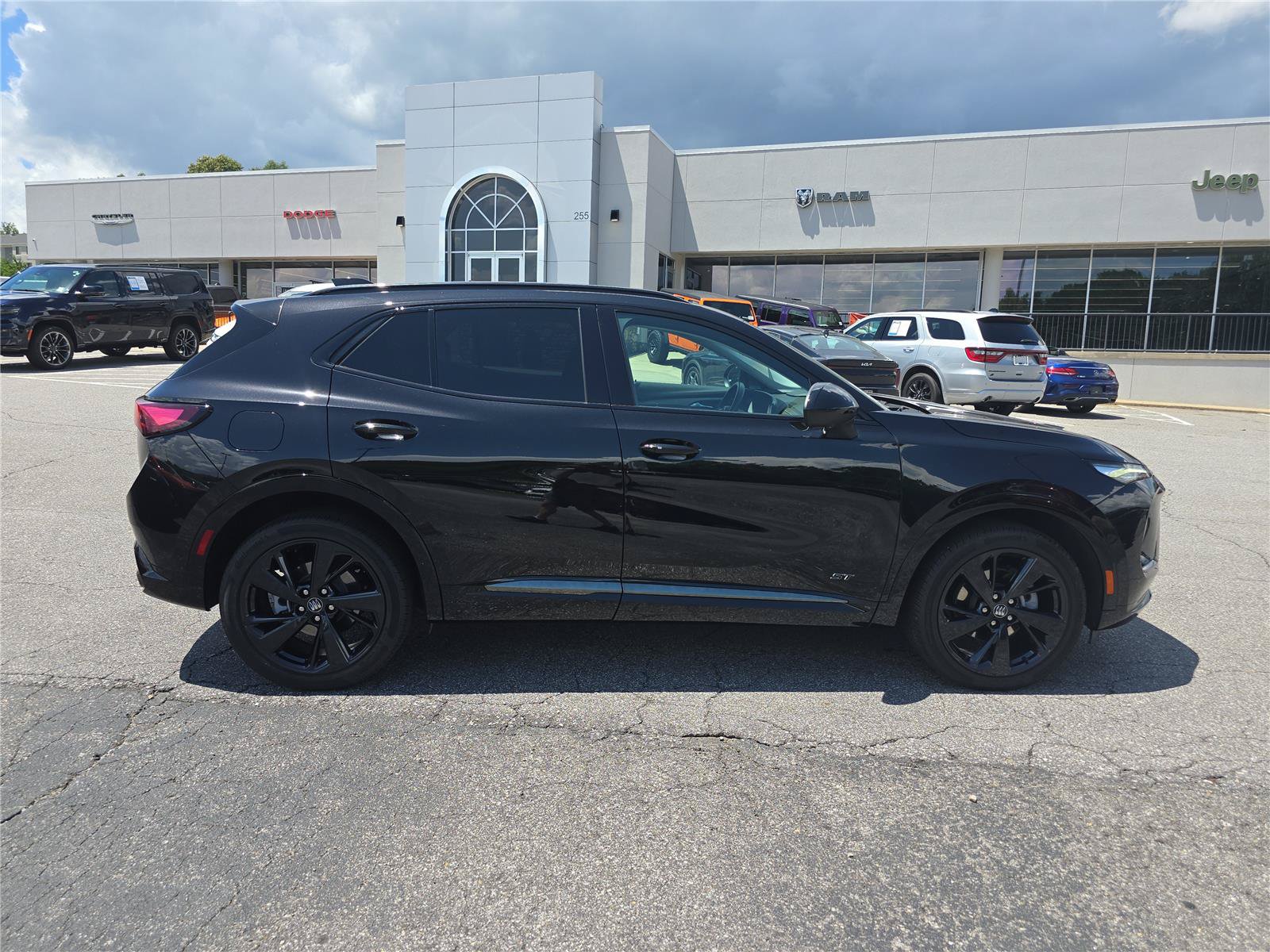 Used 2025 Buick Envision Sport Touring AWD/4WD image 2