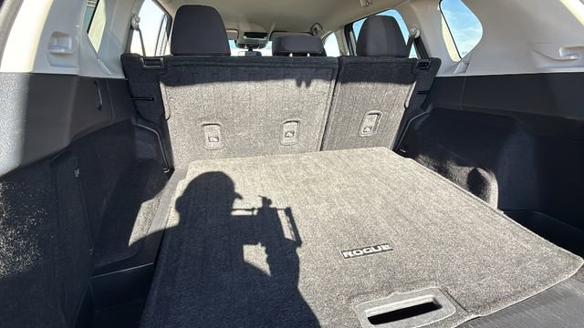 Certified 2024 Nissan Rogue SV image 27