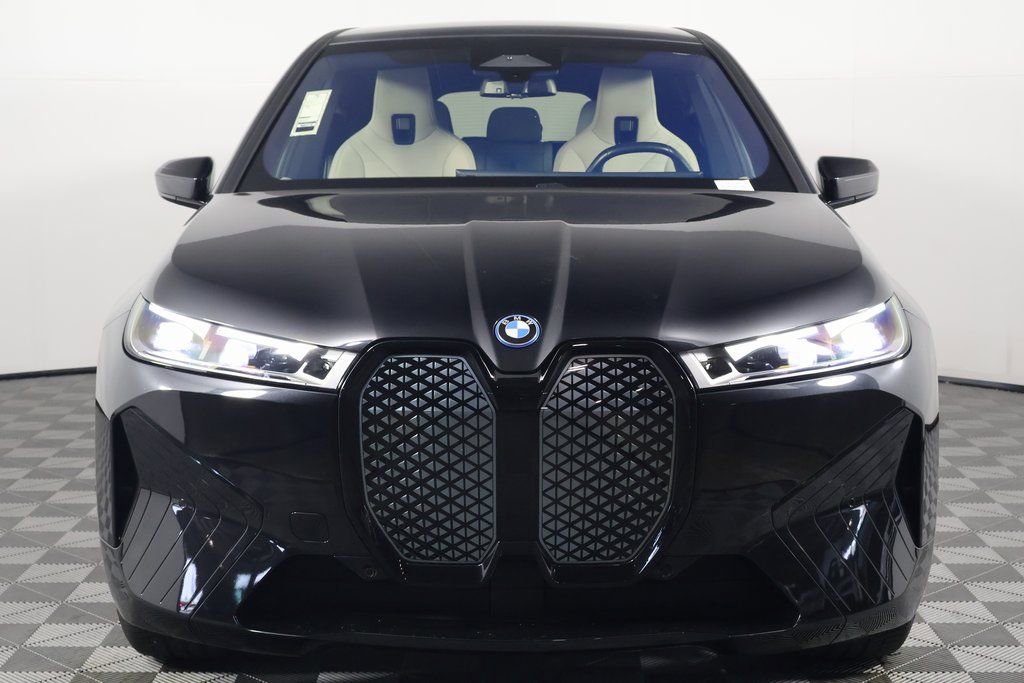 Used 2023 BMW iX xDrive50 w/ Sport Package image 2