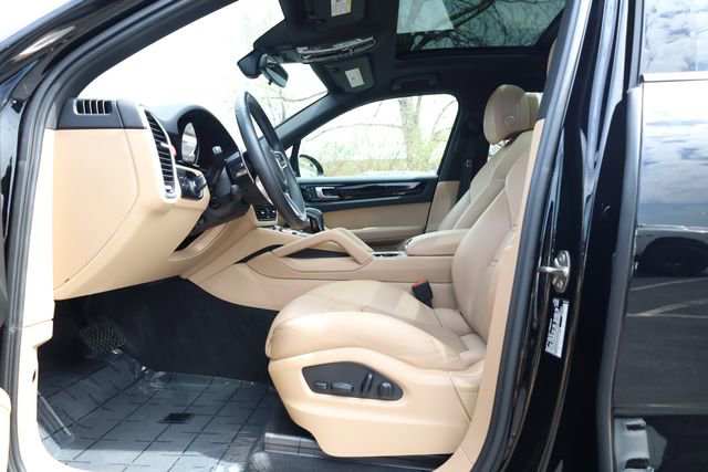 Used 2023 Porsche Cayenne image 11