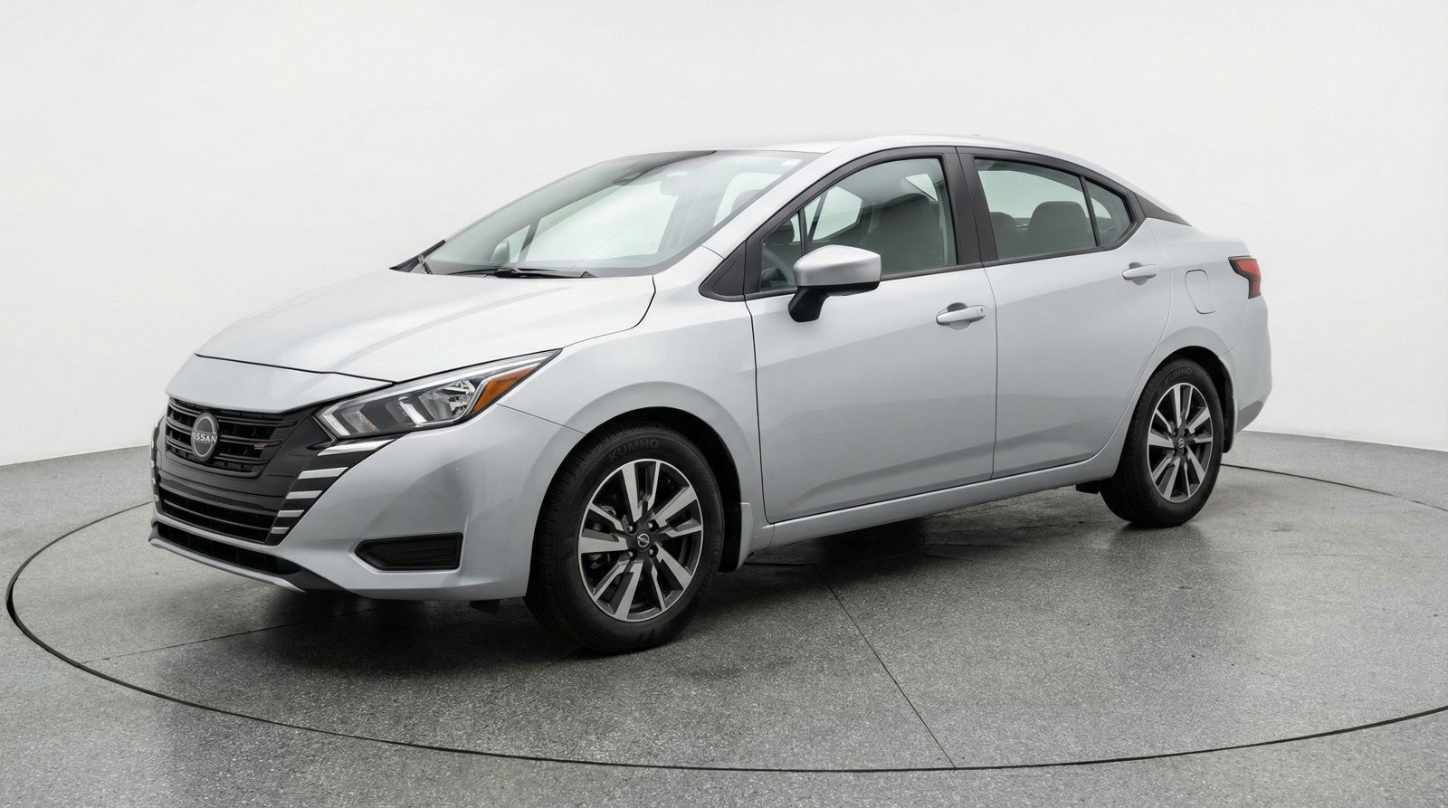 Used 2025 Nissan Versa SV image 3