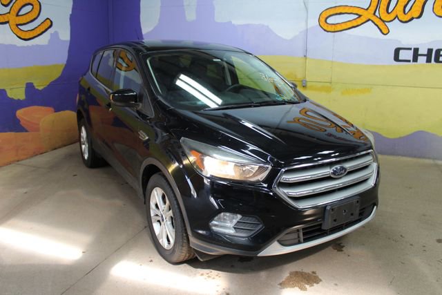 Used 2017 Ford Escape SE AWD/4WD image 2