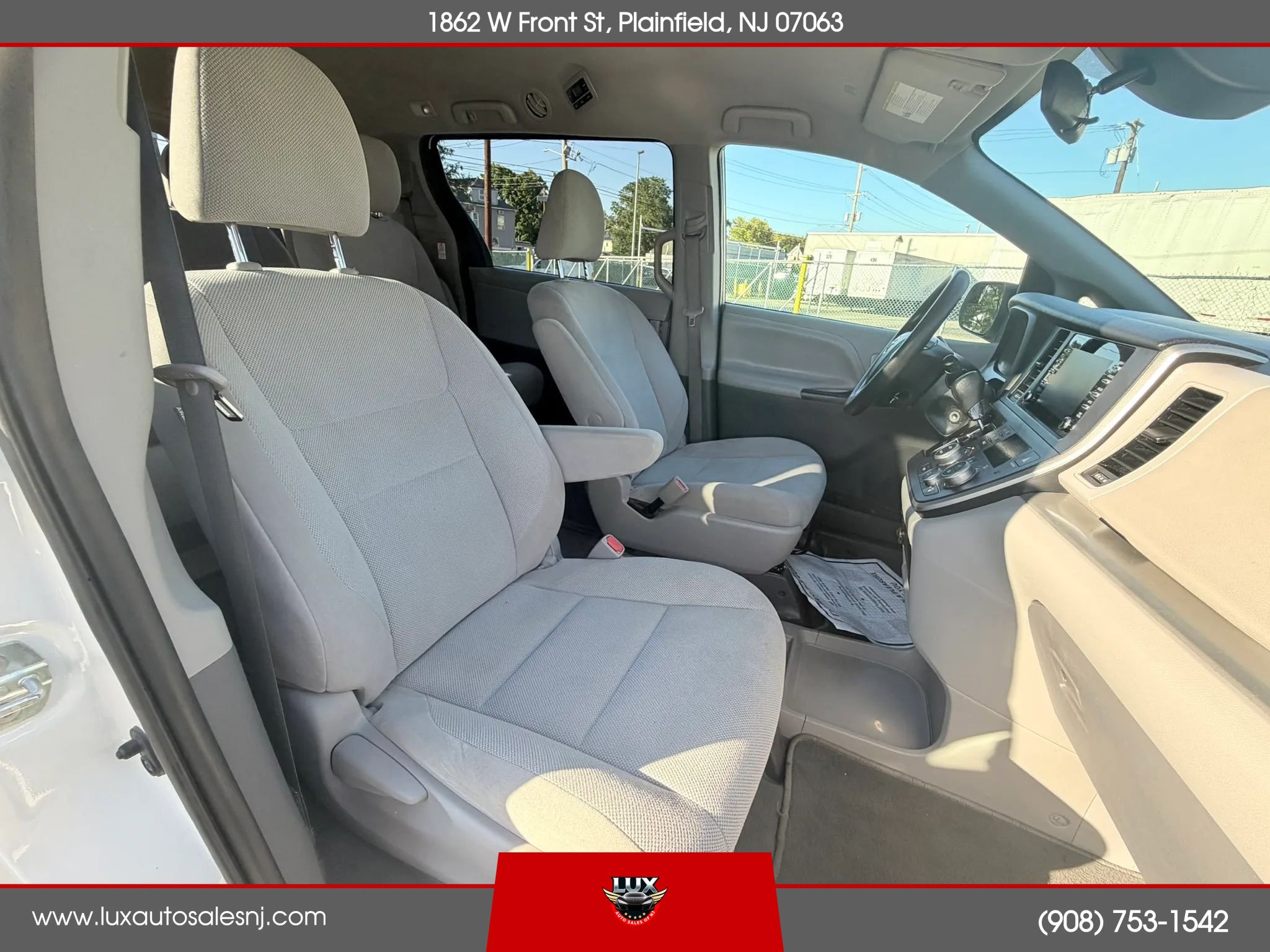 Used 2020 Toyota Sienna L FWD image 33