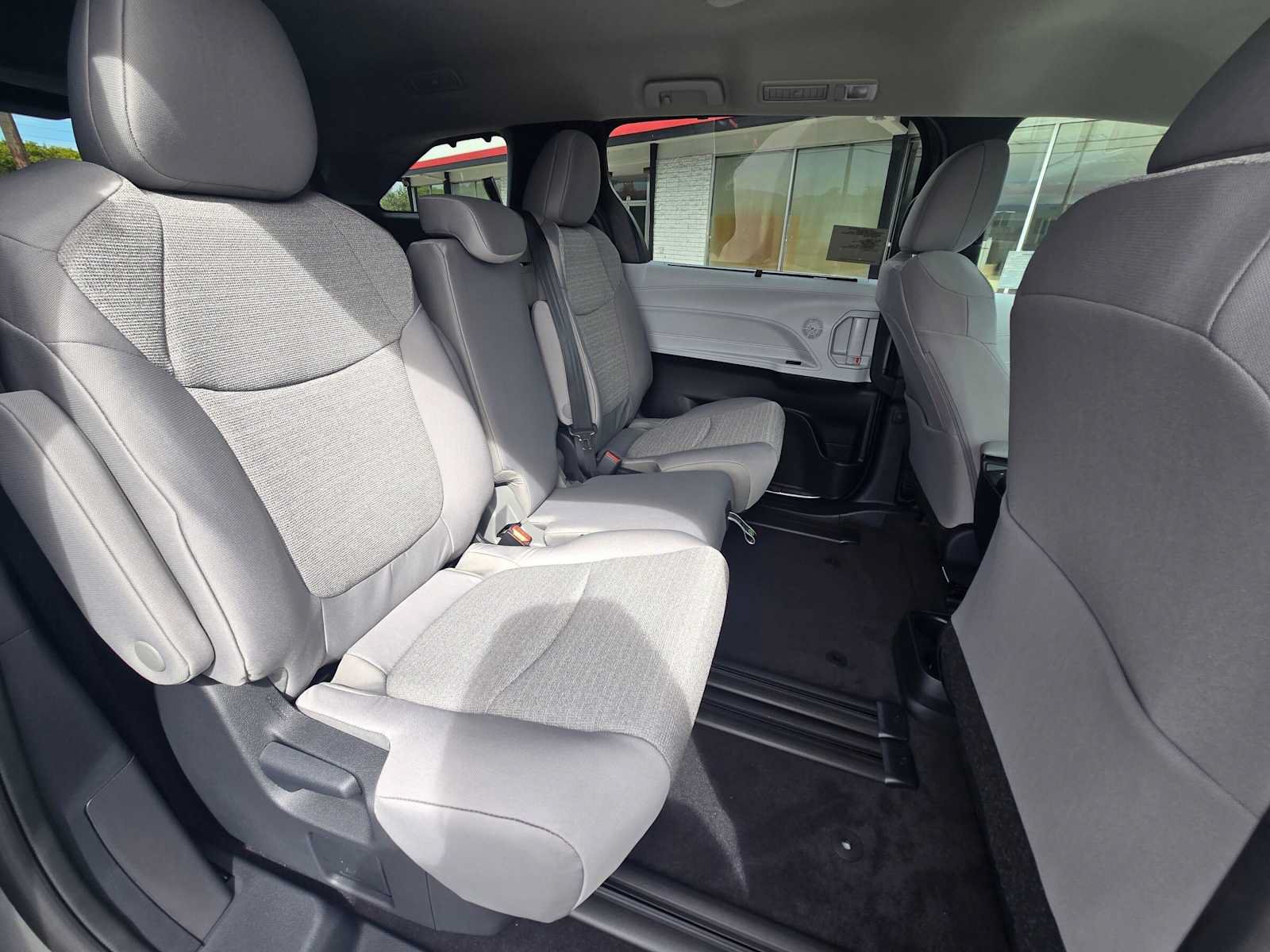 New 2026 Toyota Sienna LE FWD image 29